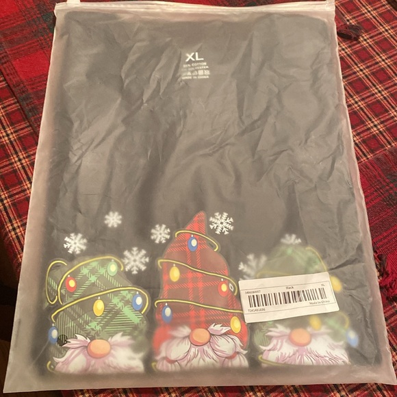 Woman’s XL Gnome Christmas Black Printed Short Sleeve Tee - NWT - Picture 3 of 3